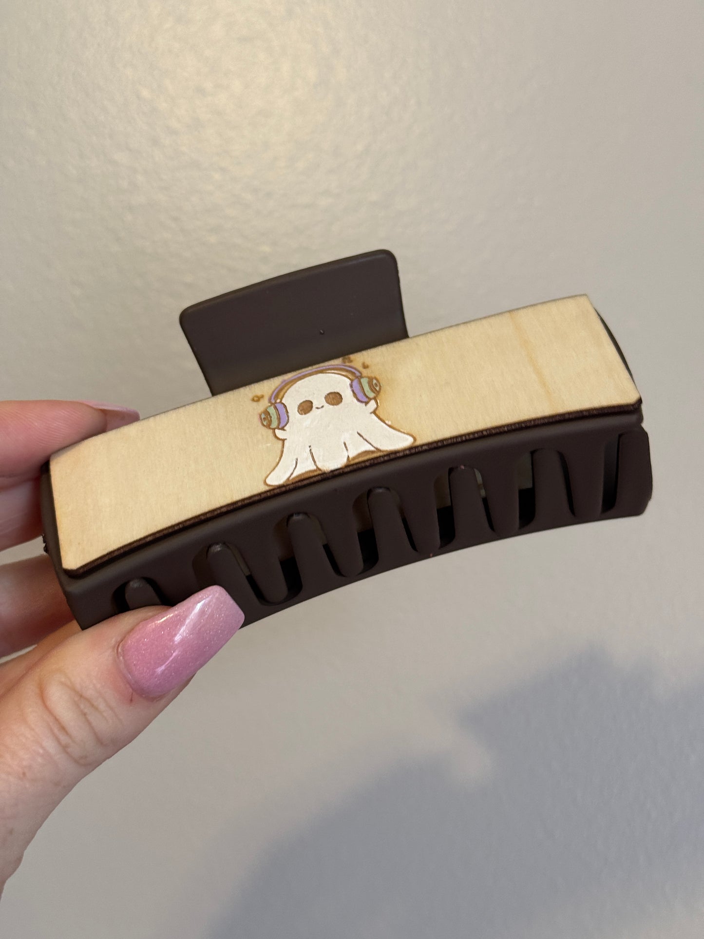 Musical ghost claw clip