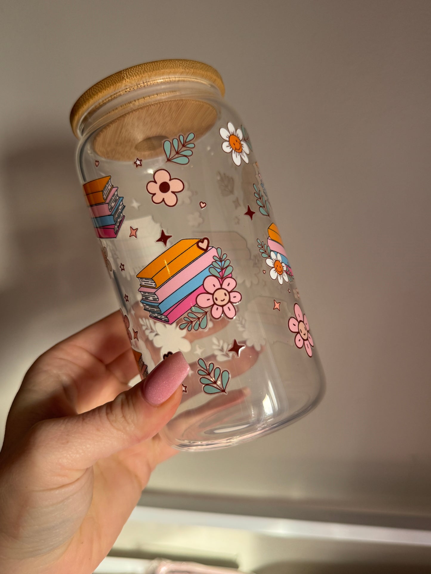 Books & Daisies Glass Cup