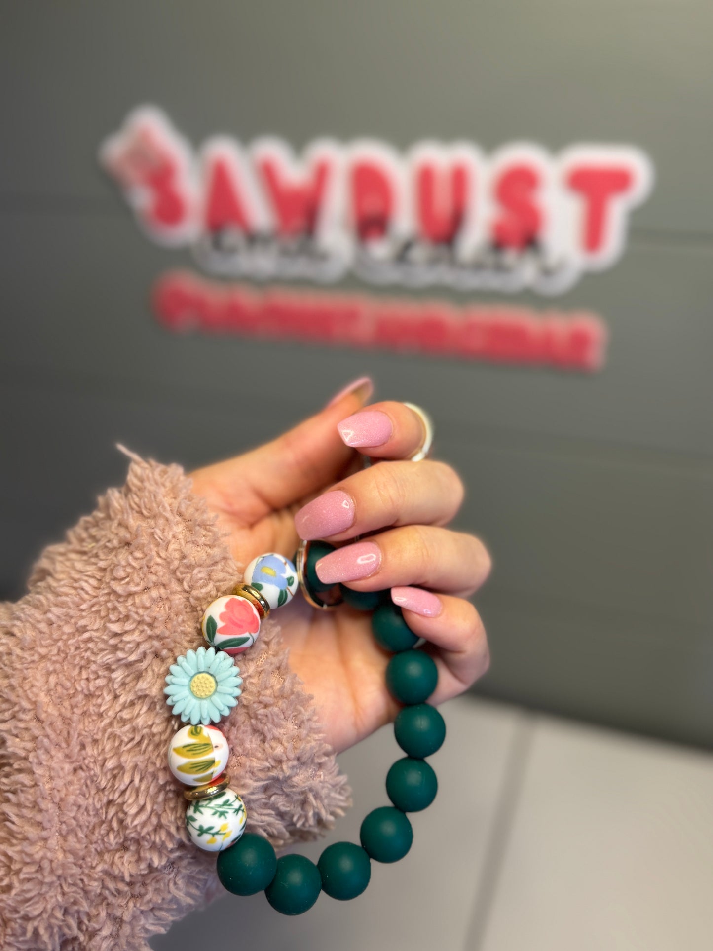 Evergreen Daisy Wristlet