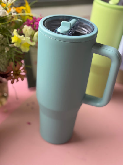 40oz Hydration Handle tumbler – Insulated & Leak Resistant