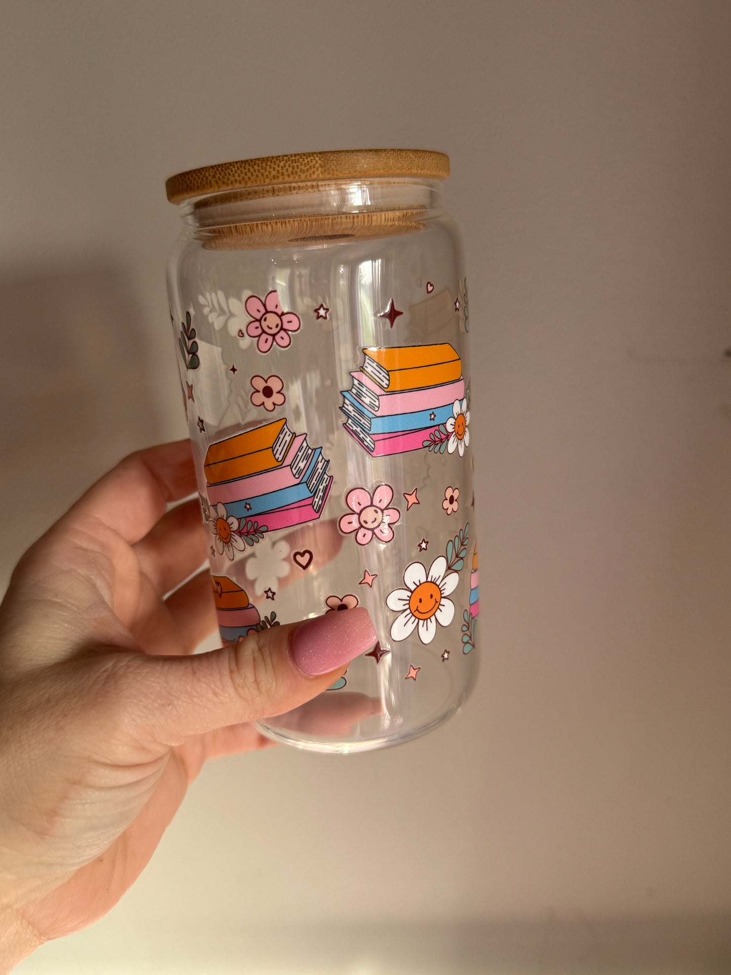 Books & Daisies Glass Cup